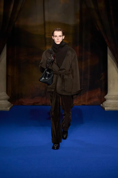 Look 24